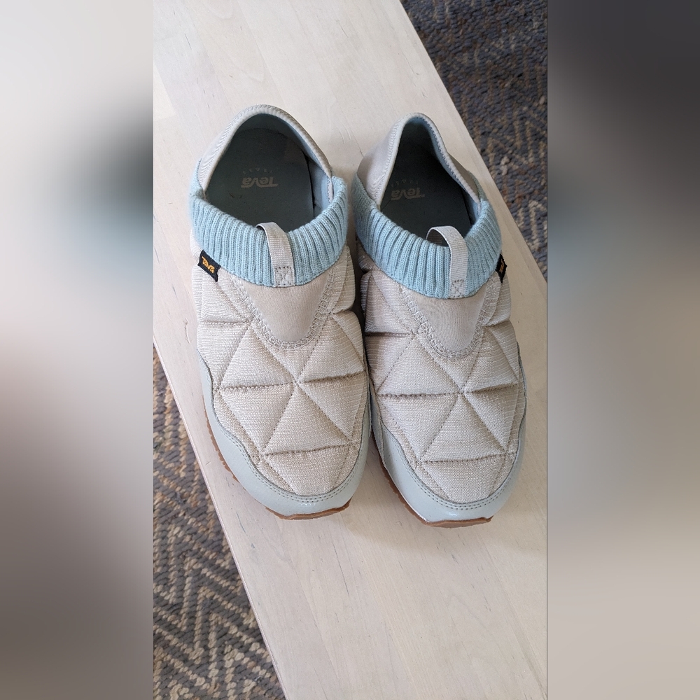 Teva ReEmber sneakers/Shoes In sty/Sand Color, Size 10 Women/In Like New Conditi